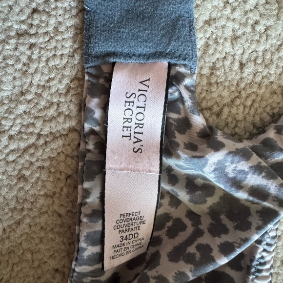 Victoria Secret bra 34DD - Picture 2 of 3